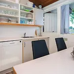 6 Person In أبينرا